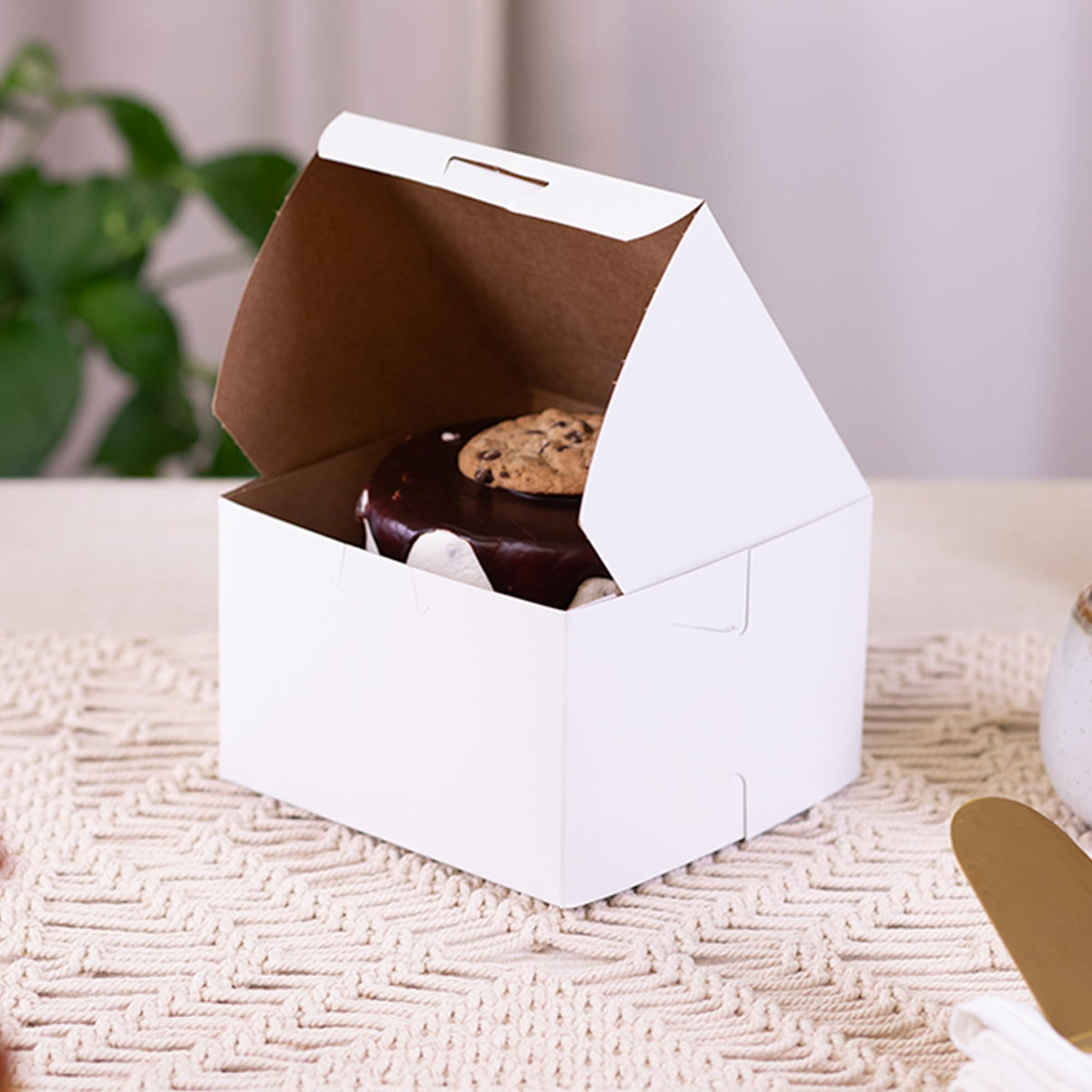 Premium Clay Coated Kraft Paperboard White Non-Window Lock Corner Bakery Box by SOUTHERN CHAMPION TRAY – 6" L x 6" W x 4" H - 250ct, Cardboard, White, Pack of 250, Model 0909