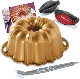 Nordic Ware Original Gold Bundt Cake Pan - Cleaning Tool & Pot Holder Set