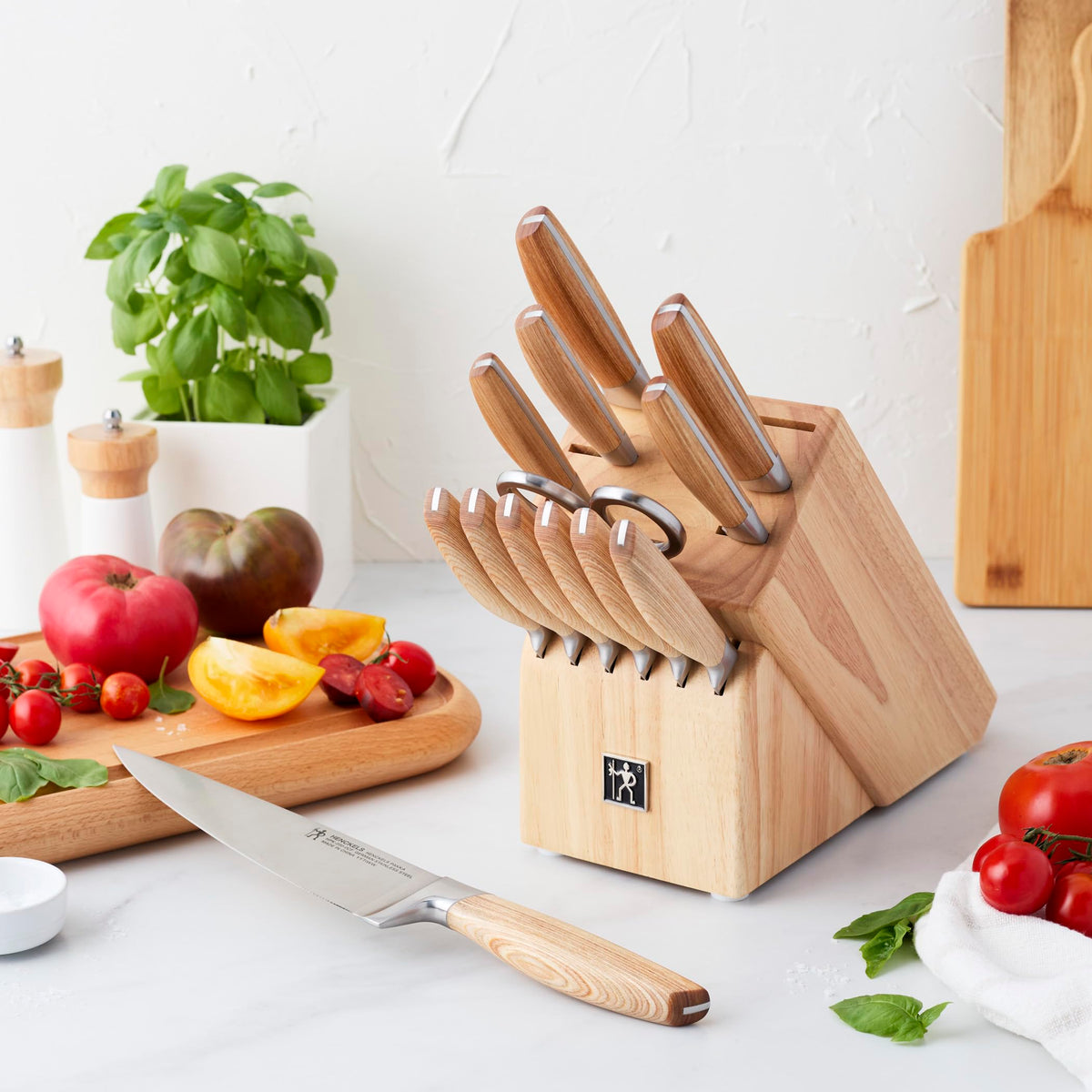 Pakka Wood Handles 14 piece Knife Block Set by HENCKELS – 14-pc, Stainless Steel, Brown, Pack of 14, Model 1034836