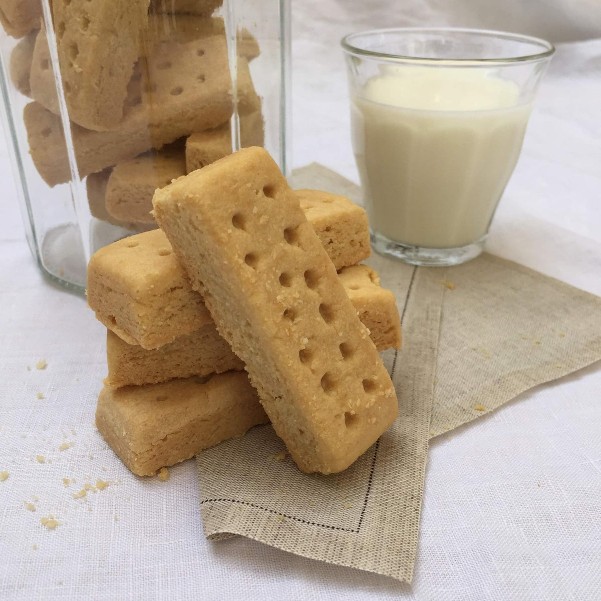 Walkers 5.3 Ounce (Pack of 1) / golden brown / Fingers Shortbread