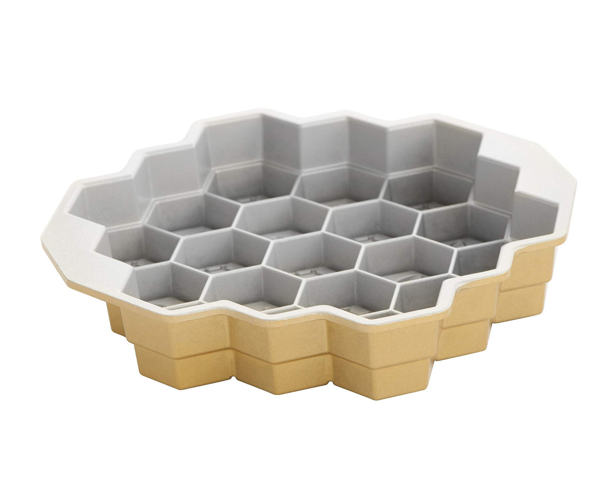 Honeycomb Pull Apart Baking Tray by Nordic Ware – 10 Cup Capacity, Aluminum, Gold, Model 85493AEU