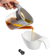 Tablecraft Gravy Fat Separator, 16oz Plastic Pitcher with Strainer, Clear