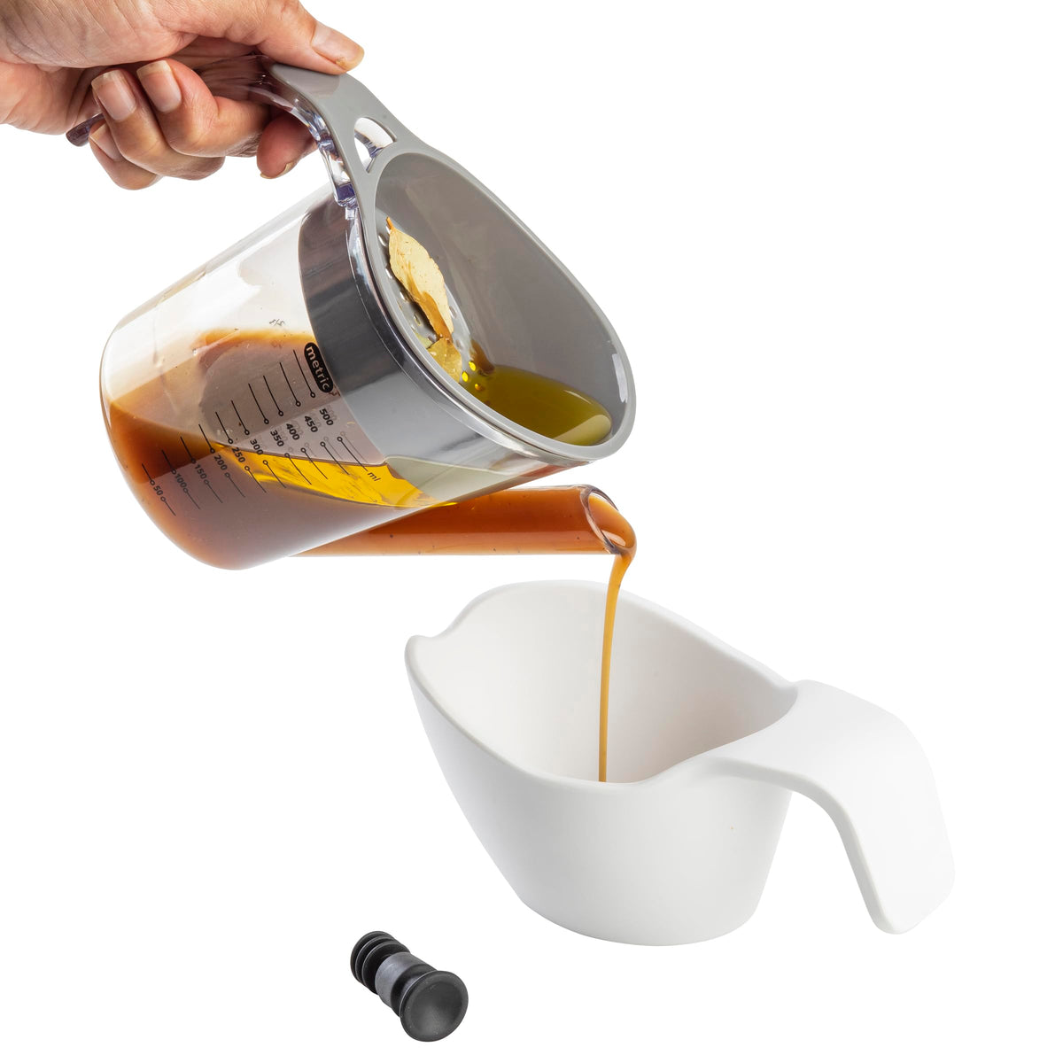 Tablecraft Gravy Fat Separator, 16oz Plastic Pitcher with Strainer, Clear