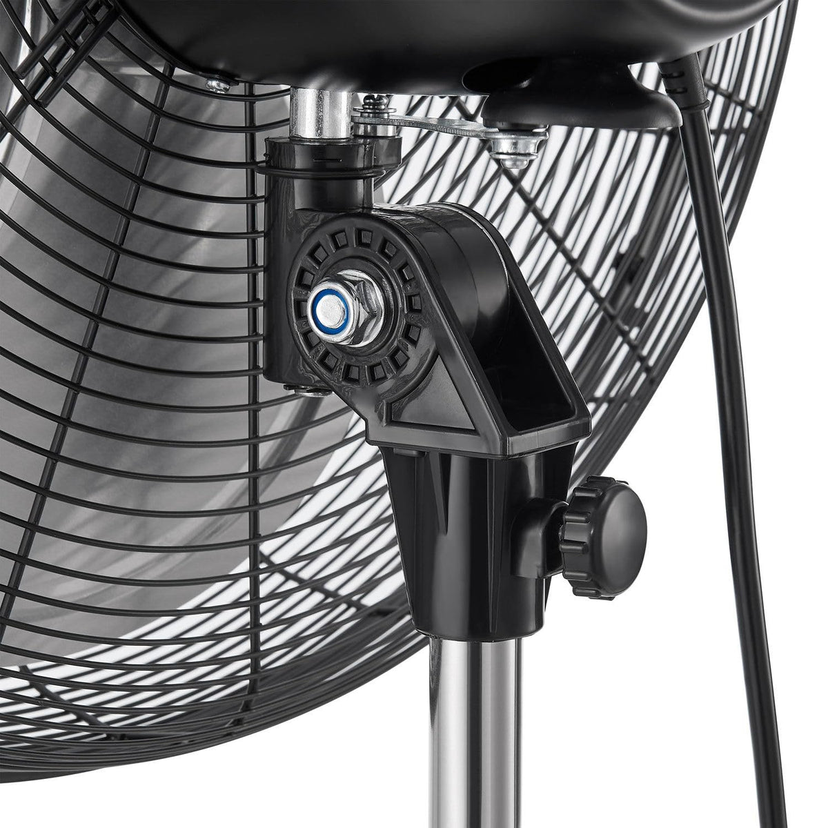 18" Industrial Pedestal Oscillating Fan by Global Industrial – Metal, Black / Silver, Model 293127