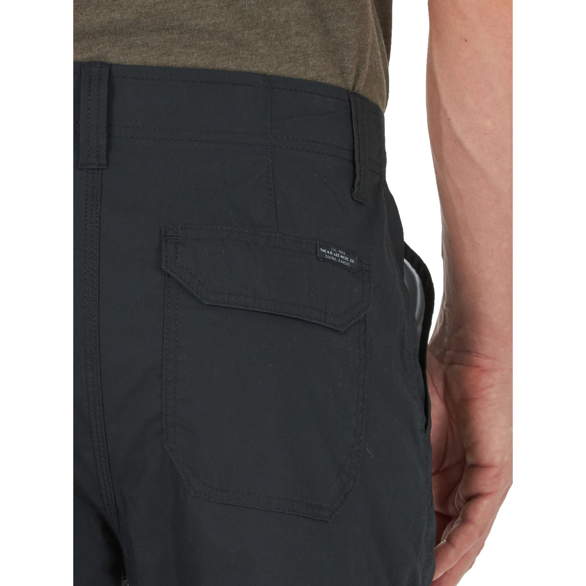 Men's Extreme Motion Crossroad Cargo Short by Lee – 36, Cotton, Black, Model 21870-19-36