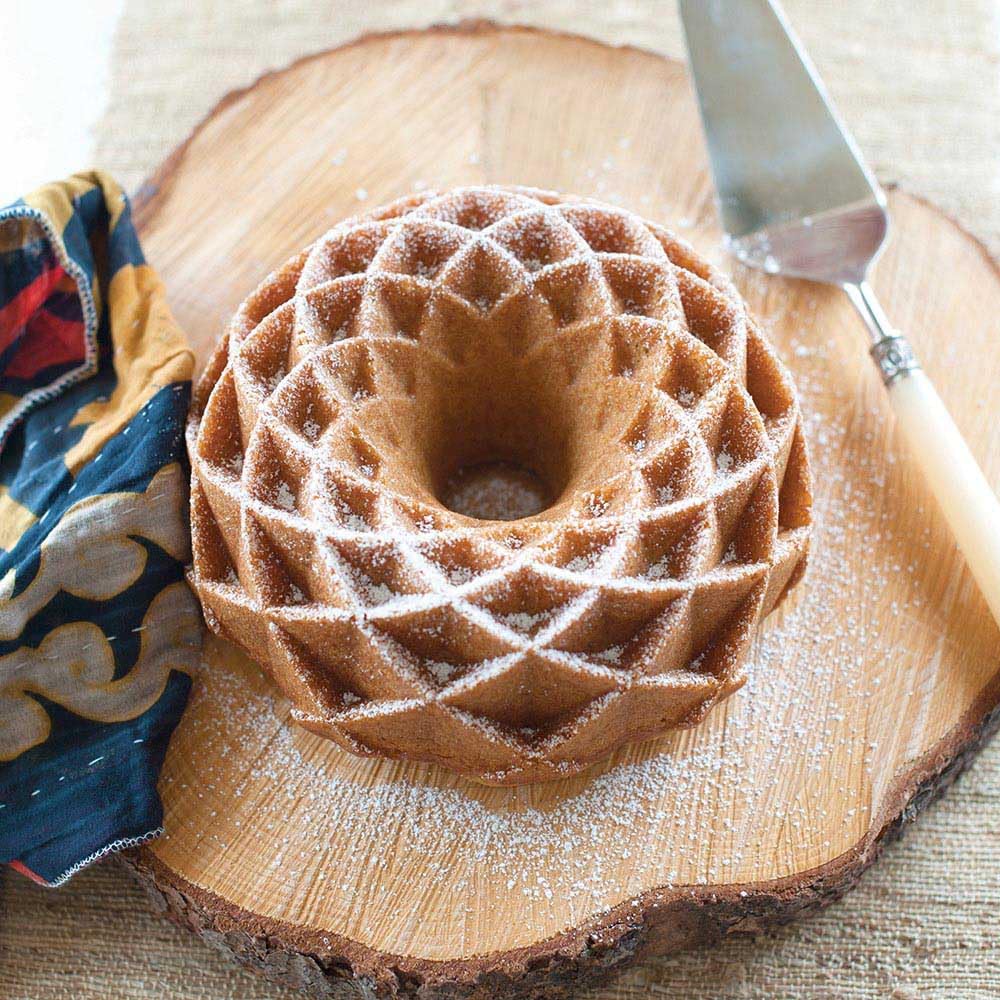 Jubilee Gold Bundt® Pan by Nordic Ware – Medium, 2.5 liters, Aluminum, Gold, Model NW88377