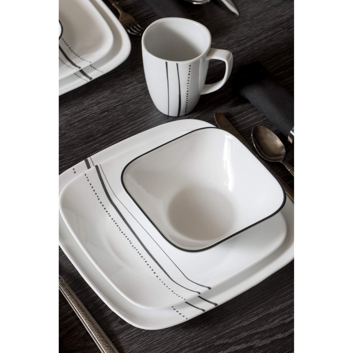 Corelle Cascading Lines / 16-Piece / 1 Dinnerware Sets