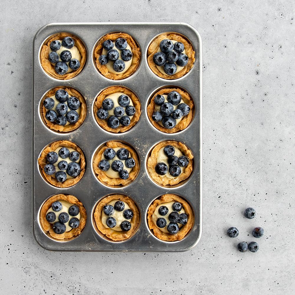 Muffin Tray with 12 Holes by Nordic Ware – Standard, Aluminum, Silver, Model 45591AEU