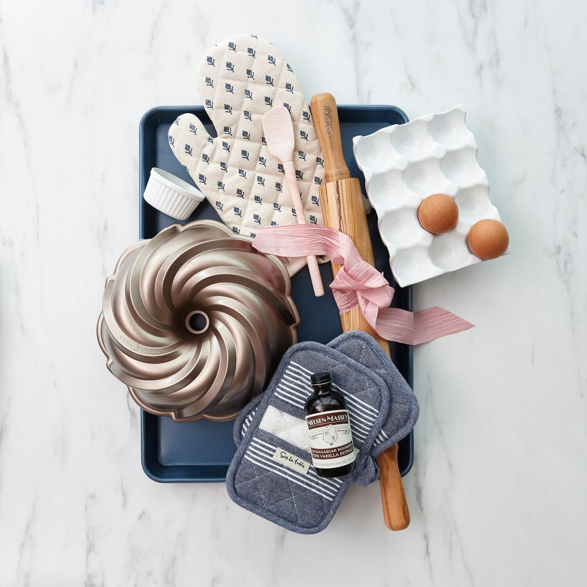 Swirl Bundt Pan by Nordic Ware – small, Aluminum, Toffee, Model 94047SLT