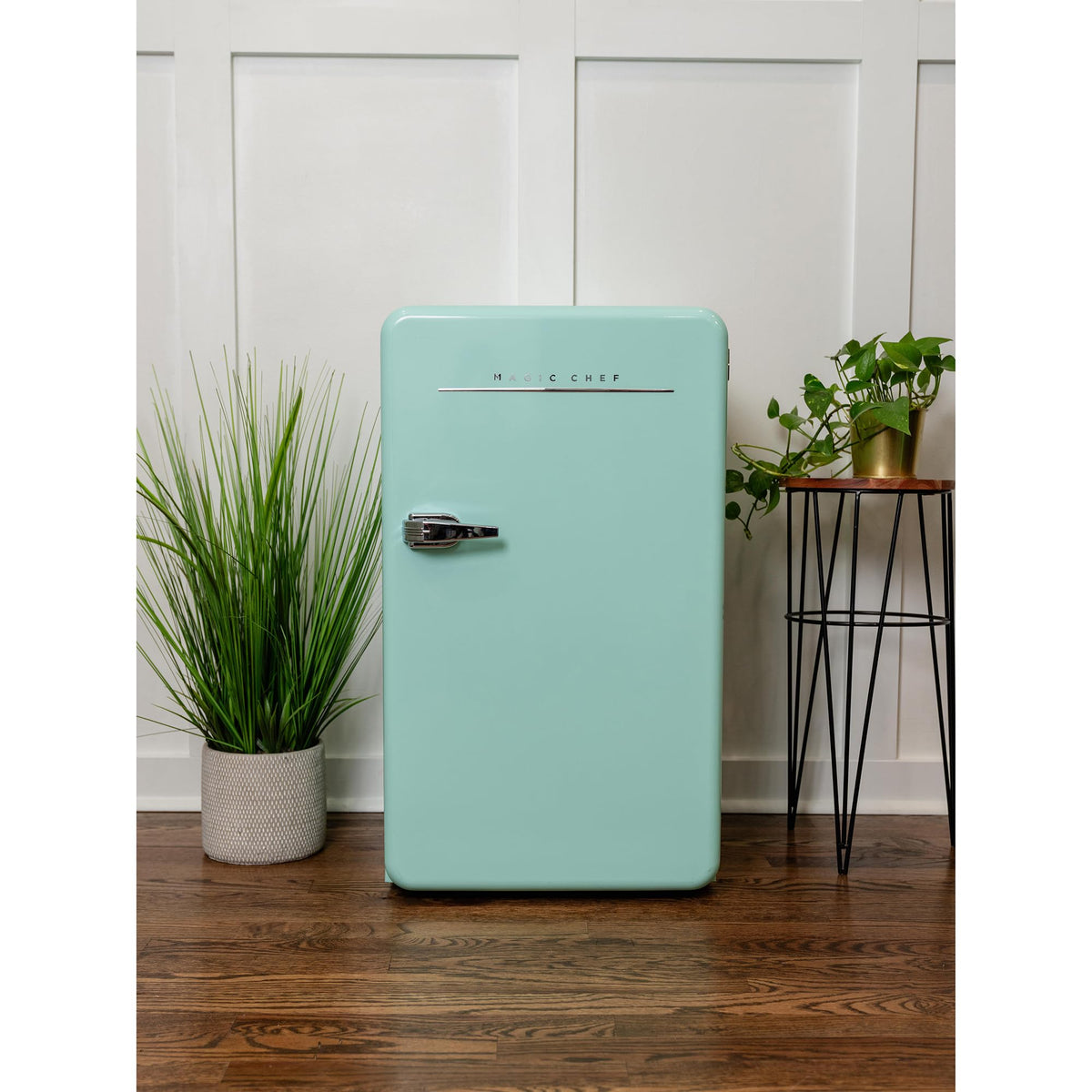 Compact Refrigerator by Magic Chef – 3.2 cubic_feet, Plastic, Green, Model MCR32CHM