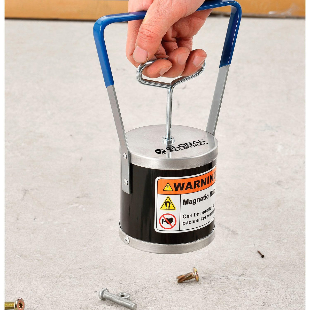 Magnetic Bulk Lifter by Global Industrial – 3.5"L x 5.88"W x 8.75"H, Silver/Black, Model 121016
