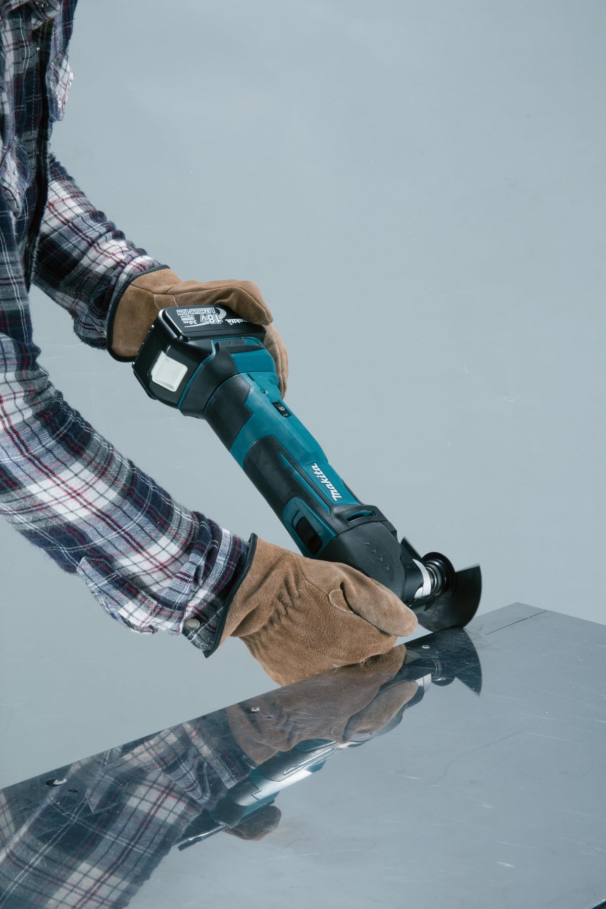 Multi Tool 18 Volt Bare Unit by Makita – Plastic, White, Model DTM51Z