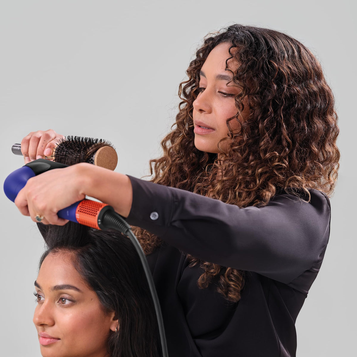 Vented barrel brush (1.4 in) by Dyson – Black/Rosé
