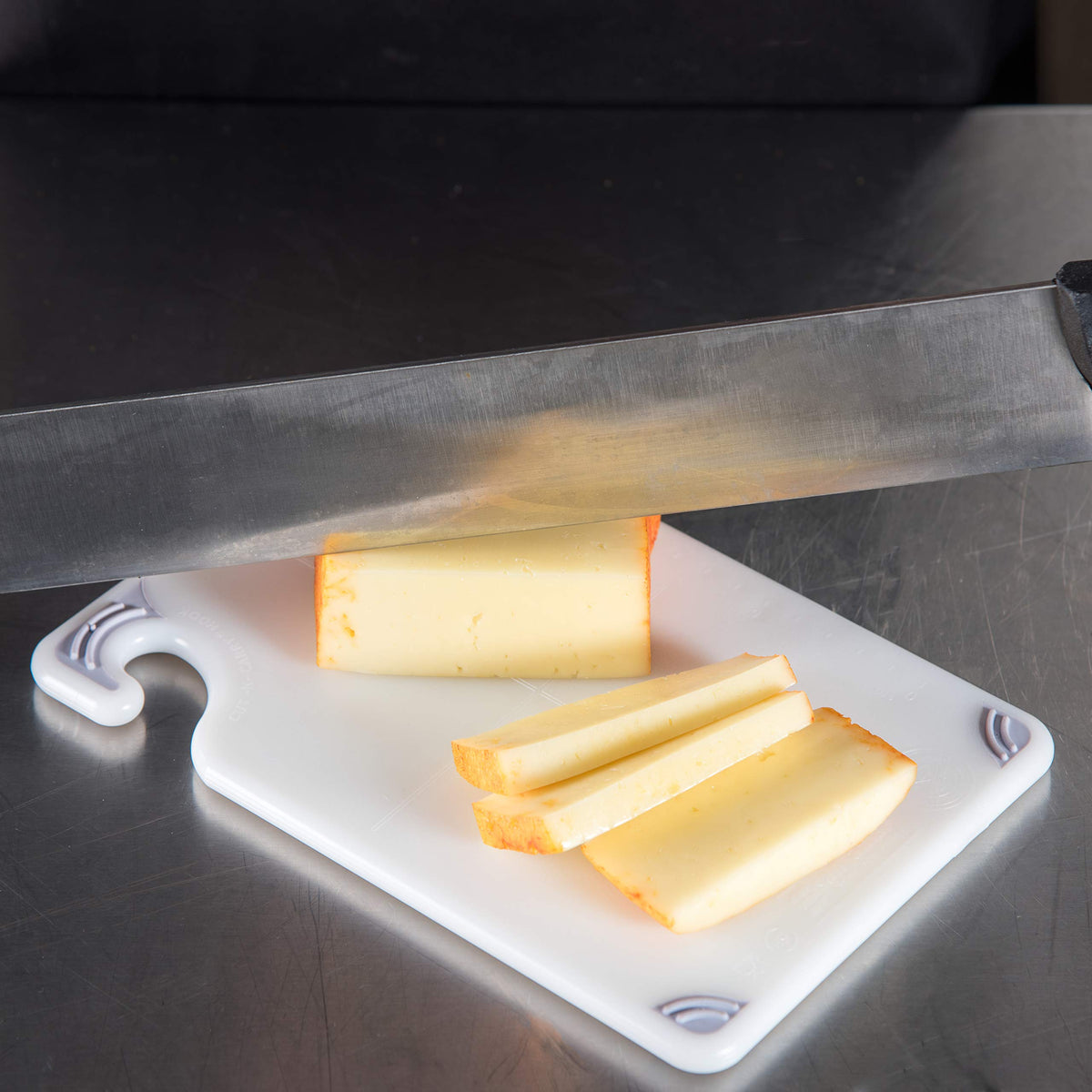 San Jamar White / 1 / 9"L x 6"W Cutting Boards