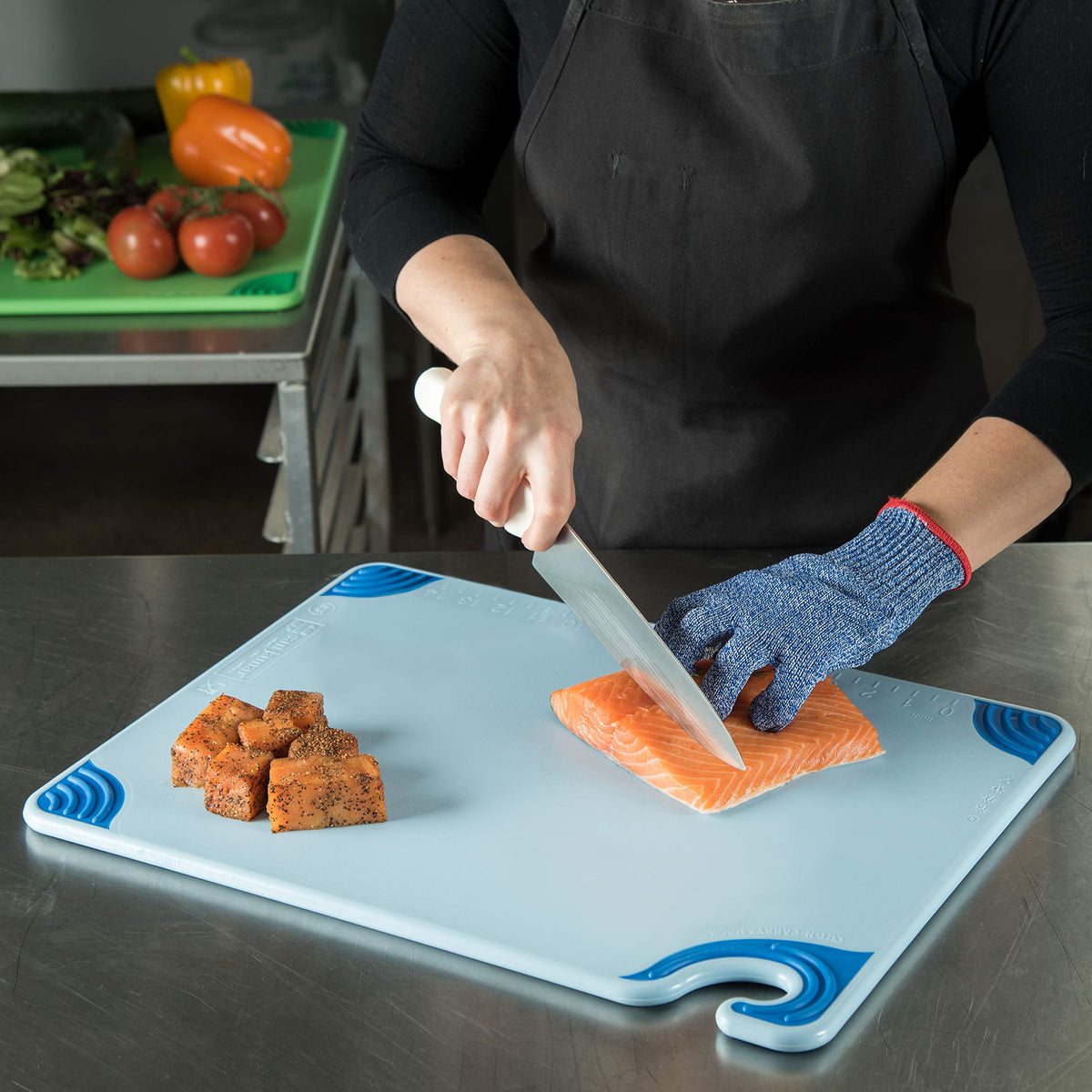 Saf-T-Grip Cutting Board With Molded-In Ruler by San Jamar – 15"L x 20"W, Co-Polymer, Blue