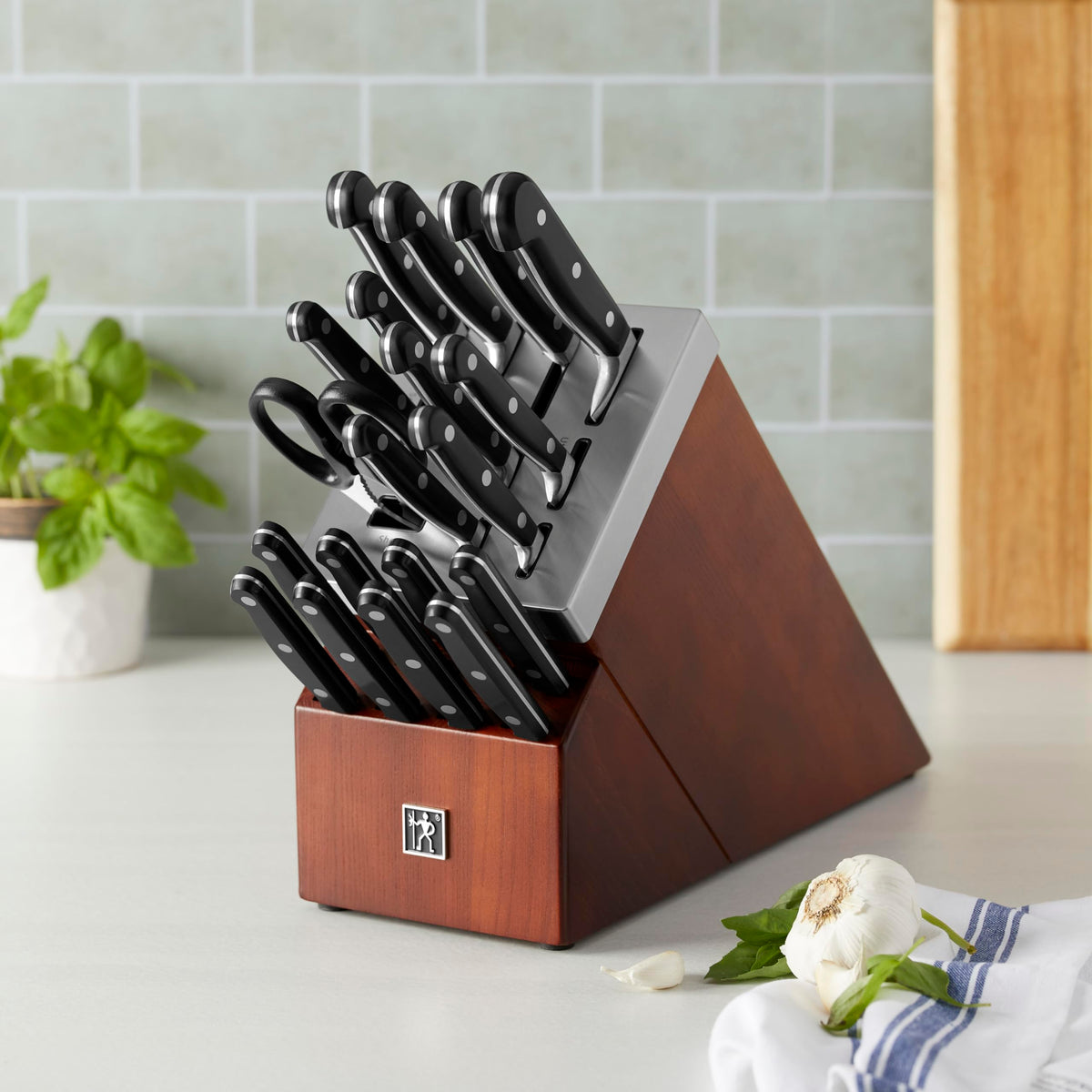 Classic Precision 20-pc Self-Sharpening Knife Block Set by HENCKELS – 20-pc, ZWILLING Carbon No Stain Steel, Brown, Pack of 20, Model 1025288