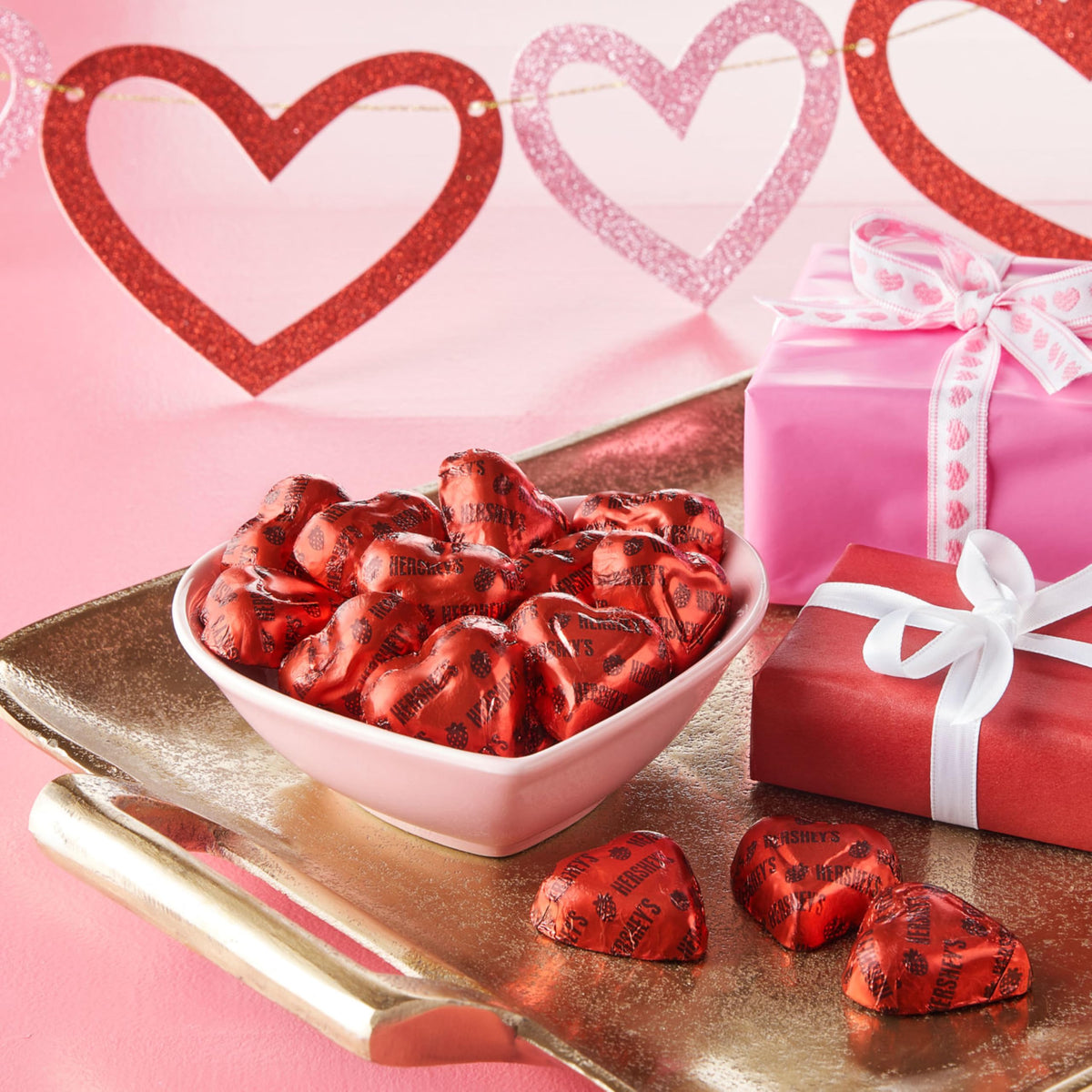 Strawberry Creme Flavored Hearts by HERSHEY'S – 8.8 Ounce (Pack of 1), pink, Model 65-E0UC-4MKP