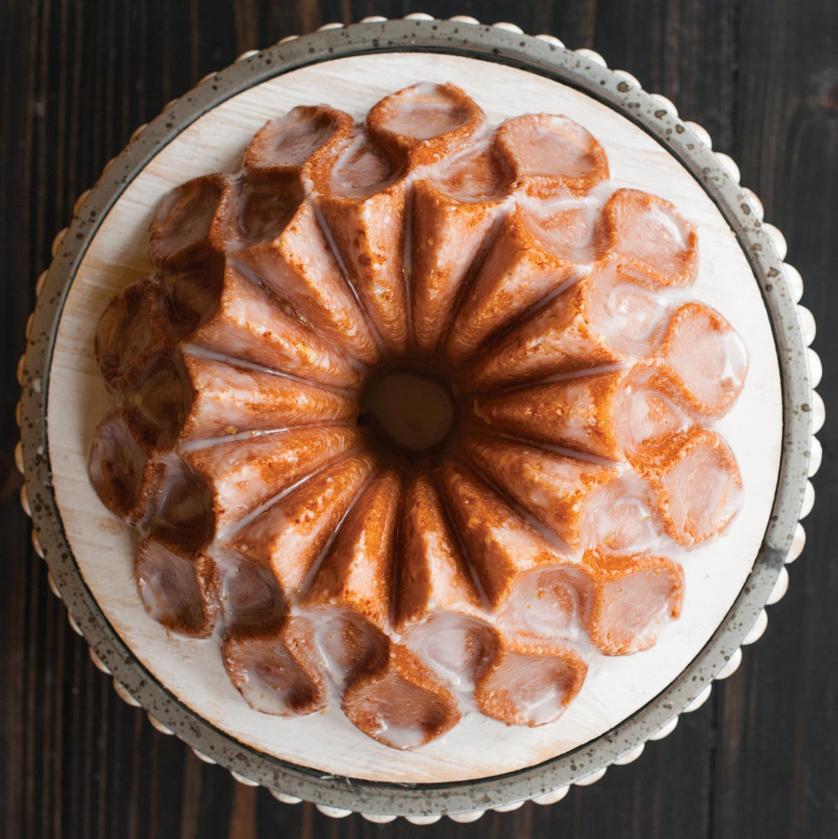 Crown Bundt Pan by Nordic Ware – 10 Cups, Aluminum, Crown, 10 Cup, Model 91777
