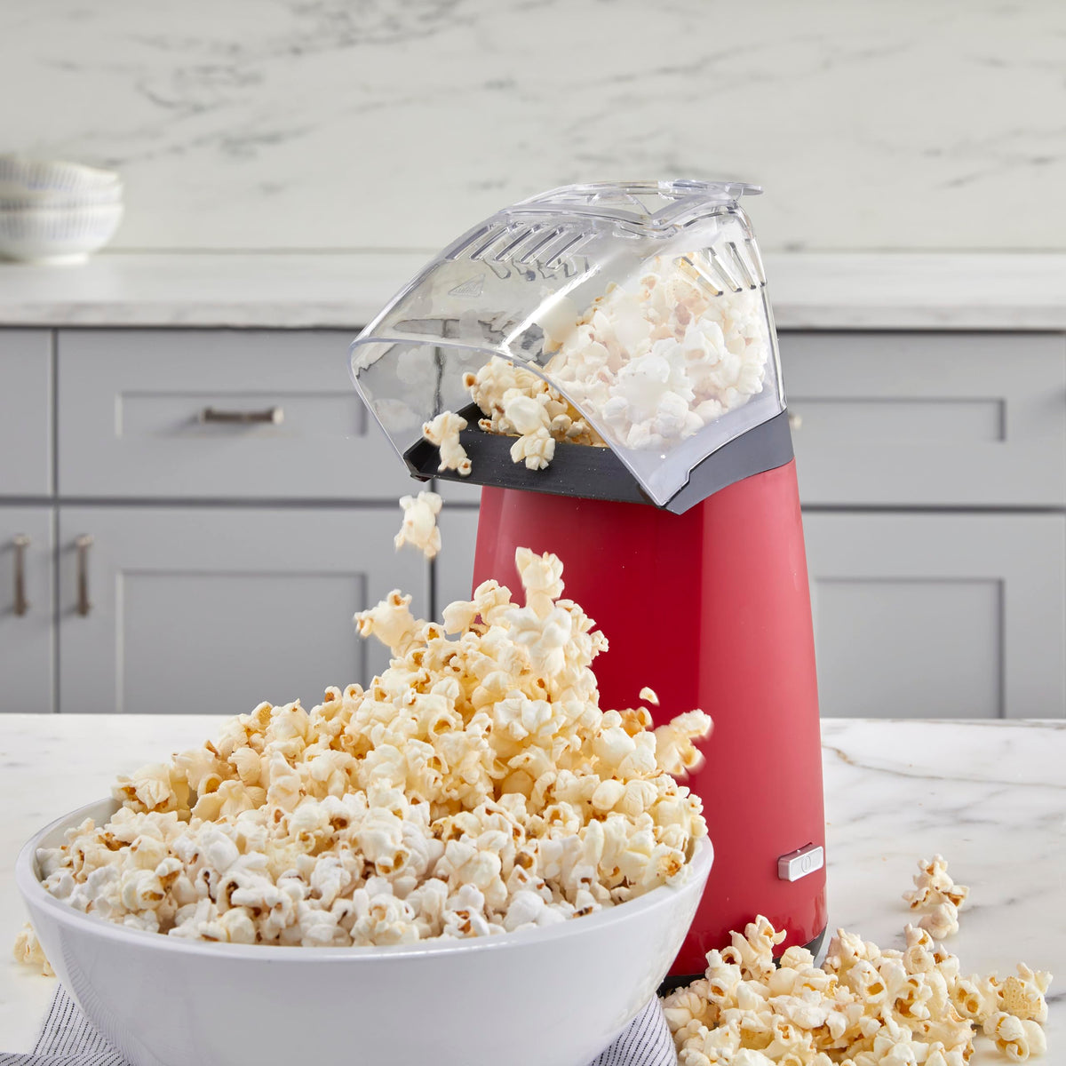 West Bend 4-Quart / Red / 4.0 quarts Popcorn Poppers