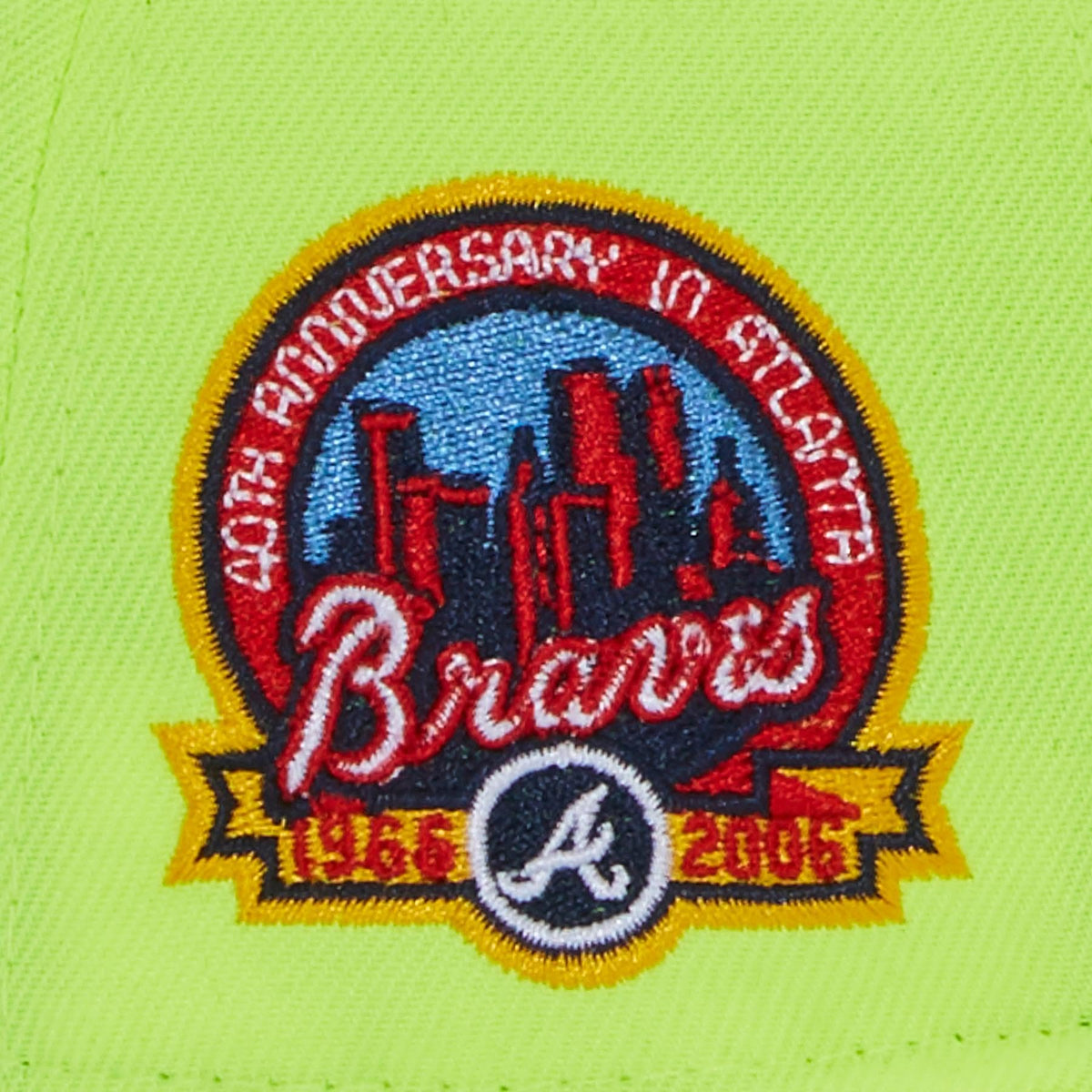 Hat Atlanta Braves 59FIFTY Fitted Hat Exclusive 40th Year Side Patch Men's Fitted Hat Rare Embroidered Graphics Neon Yellow by New Era – Polyester, Neon Yellow