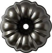 Nordic Ware Original Bundt Pan, Non-Stick Traditional Bundt Cake Tin, Durable Cast Aluminium Cake Pan Made in The USA, Colour: Graphite