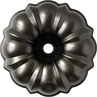 Nordic Ware Original Bundt Pan, Non-Stick Traditional Bundt Cake Tin, Durable Cast Aluminium Cake Pan Made in The USA, Colour: Graphite