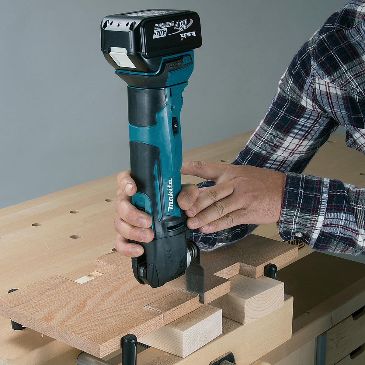 Multi Tool 18 Volt Bare Unit by Makita – Plastic, White, Model DTM51Z