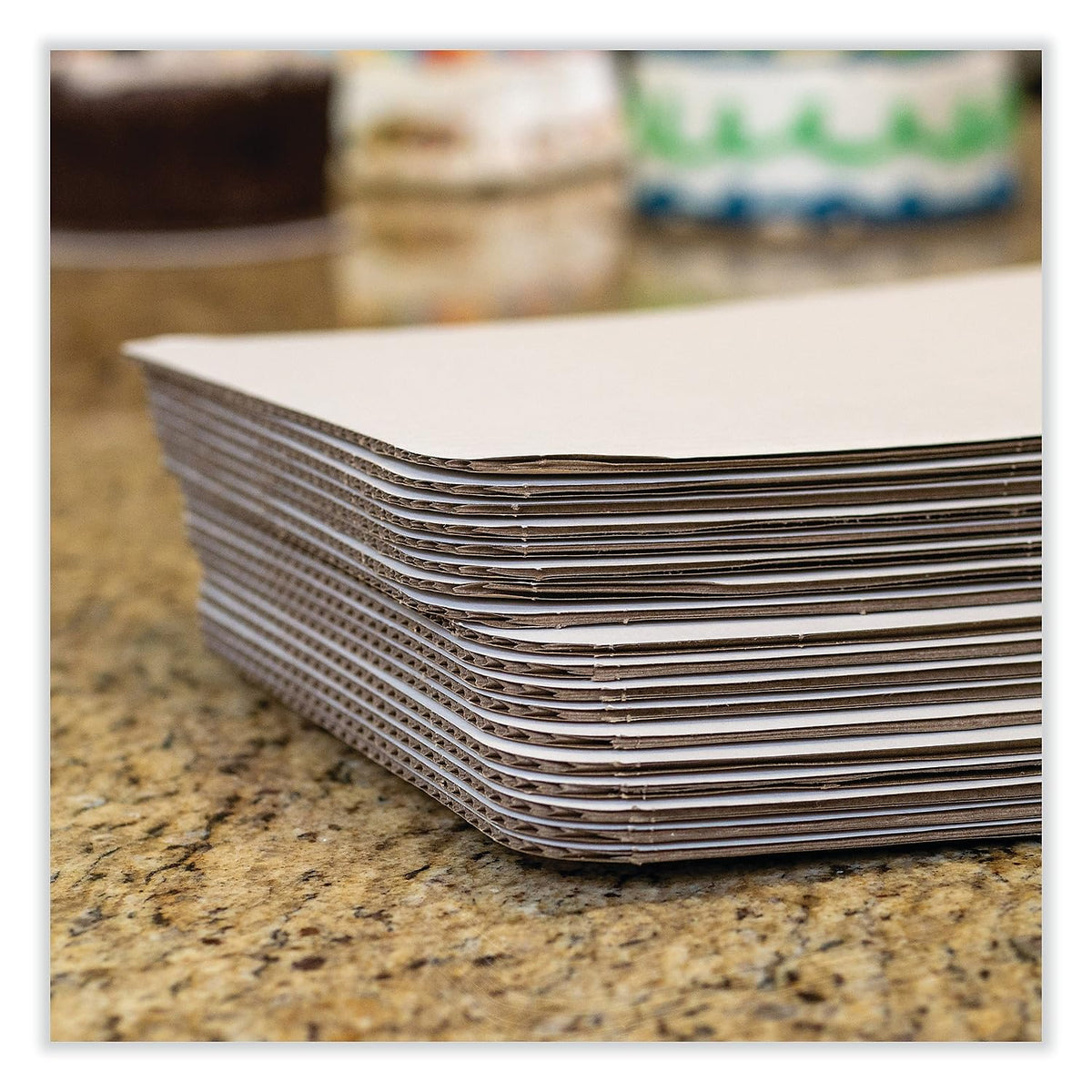 Corrugated Greaseproof Single Wall Cake Pad by SOUTHERN CHAMPION TRAY – 25" x 18", Cardboard, White, Pack of 50, Model 1157