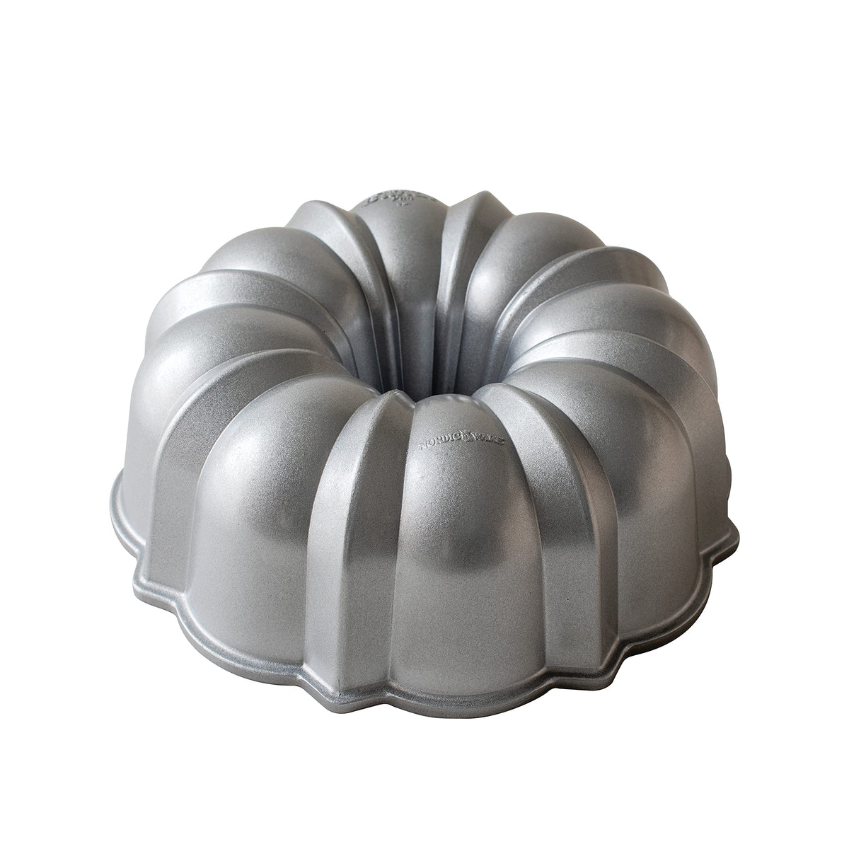 Original Bundt by Nordic Ware – 12-Cup, 12.0 cups, Aluminum, Silver, Model 50153