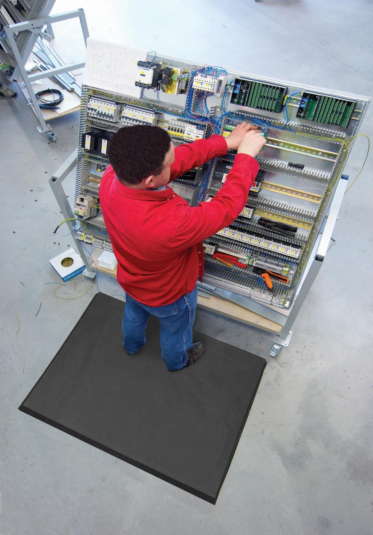 T17 Superfoam™ Lightweight Anti-Fatigue Mat by Notrax – 3'W x 5'L x 5/8" Thick, Black, Model T17S0035BL