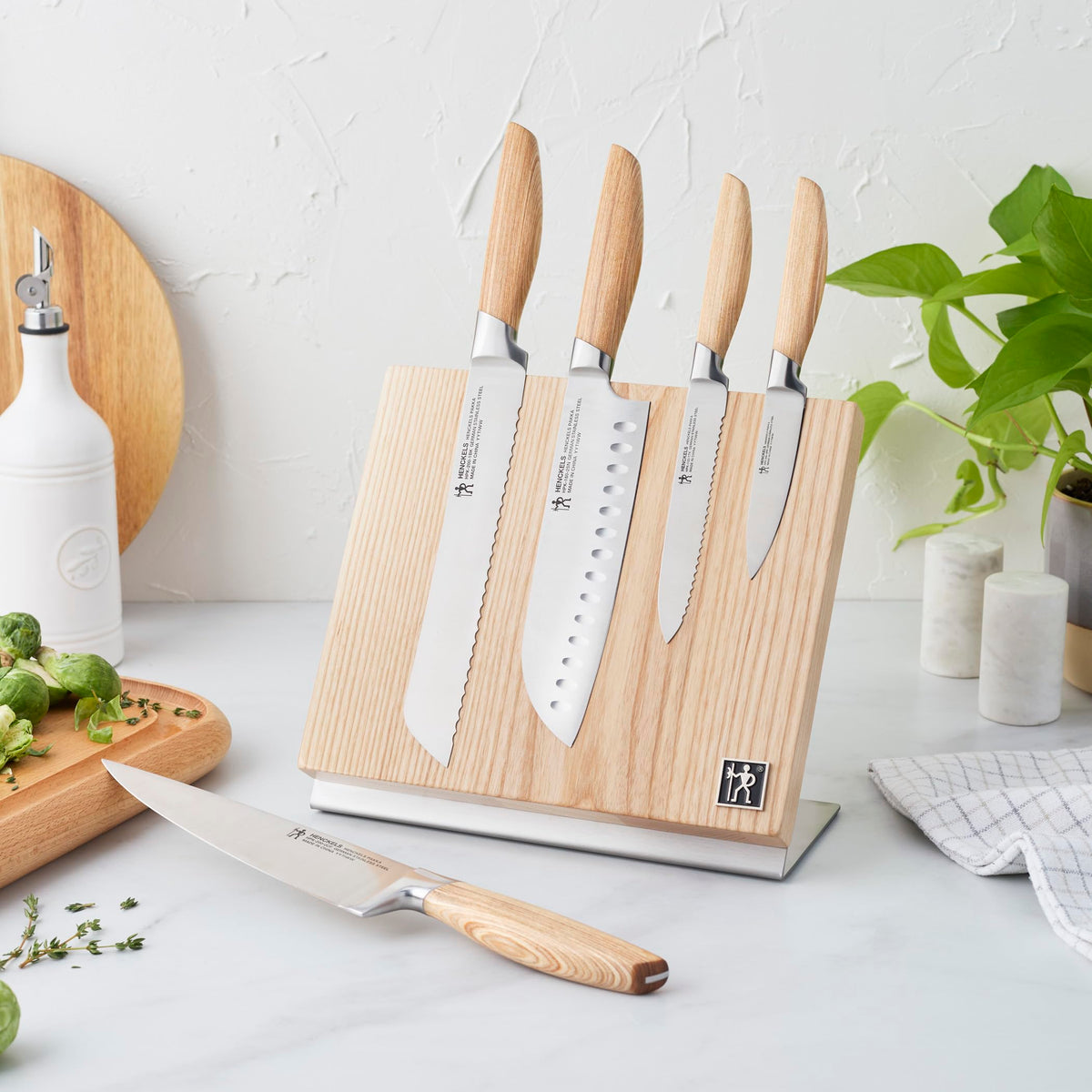 Pakka Wood Handles 6 piece Knife Set with Knife Magnet Block by HENCKELS – 6-pc, Stainless Steel, Brown, Pack of 6, Model 1034830