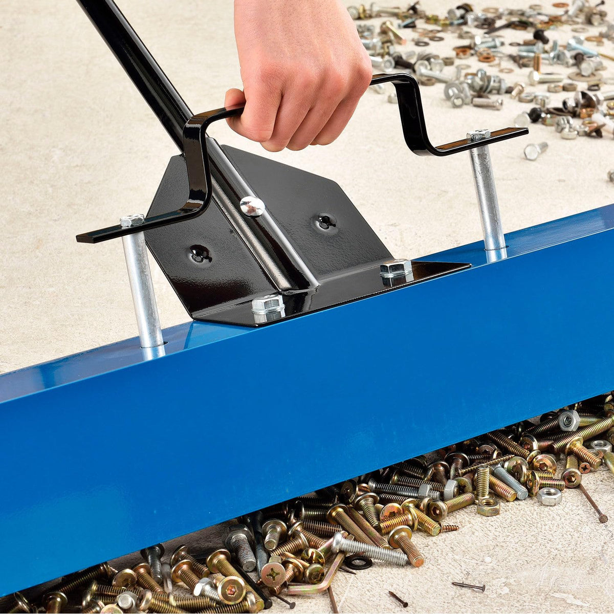 36" W Magnetic Floor Sweeper by Global Industrial – 7"L x 40.75"W x 38"H, Rubber, Blue/Black, Model 112136