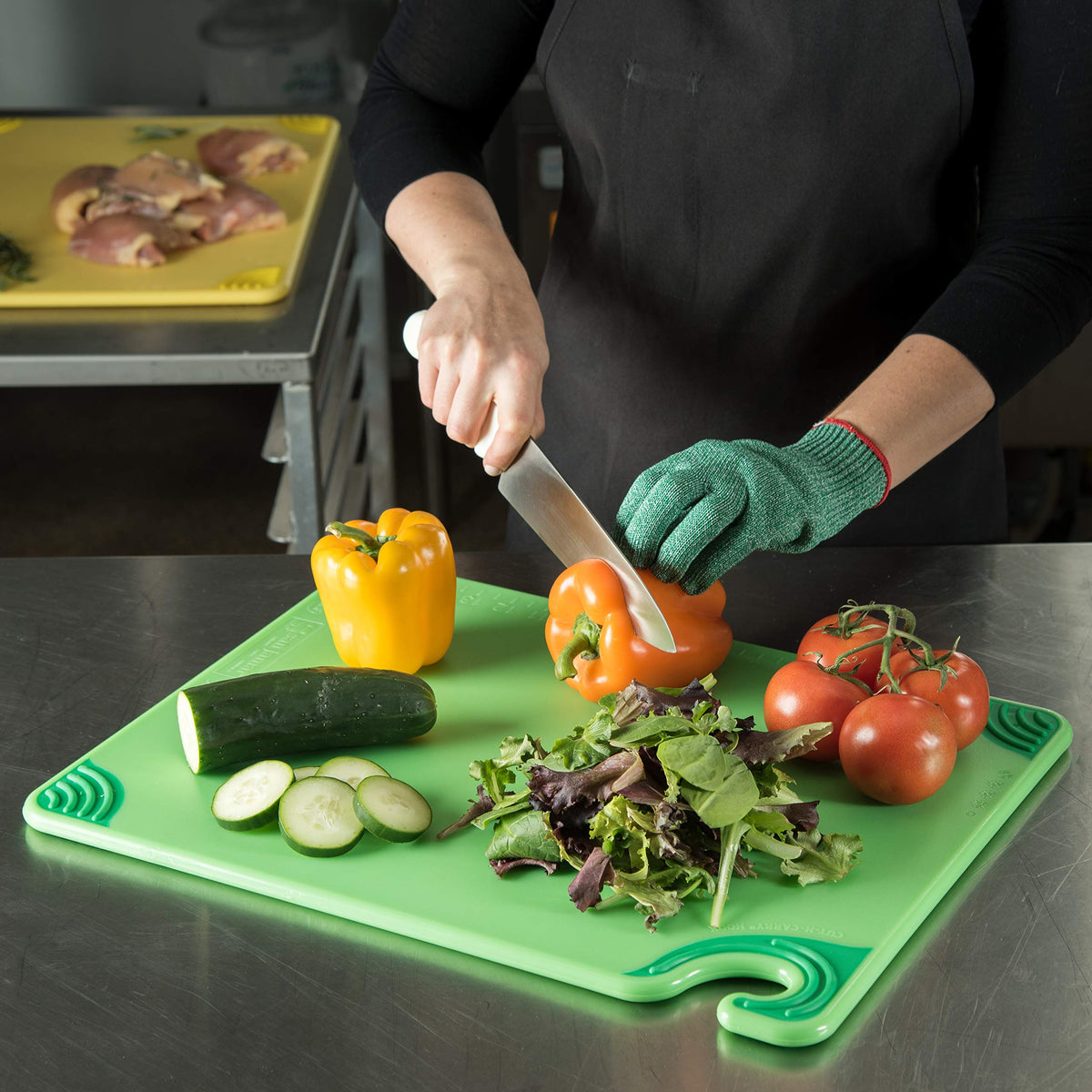 Carlisle Sanitary Maintenance B378727 Saf-T-Grip Cutting Boards Green - 15 x 20 x 0.5 in. by San Jamar – 20"L x 15"W, Plastic, Green