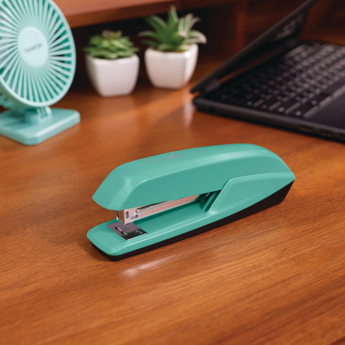 Swingline Spring Green (Pack of 12) / Regular (Pack of 12) / Modern Desktop Staplers