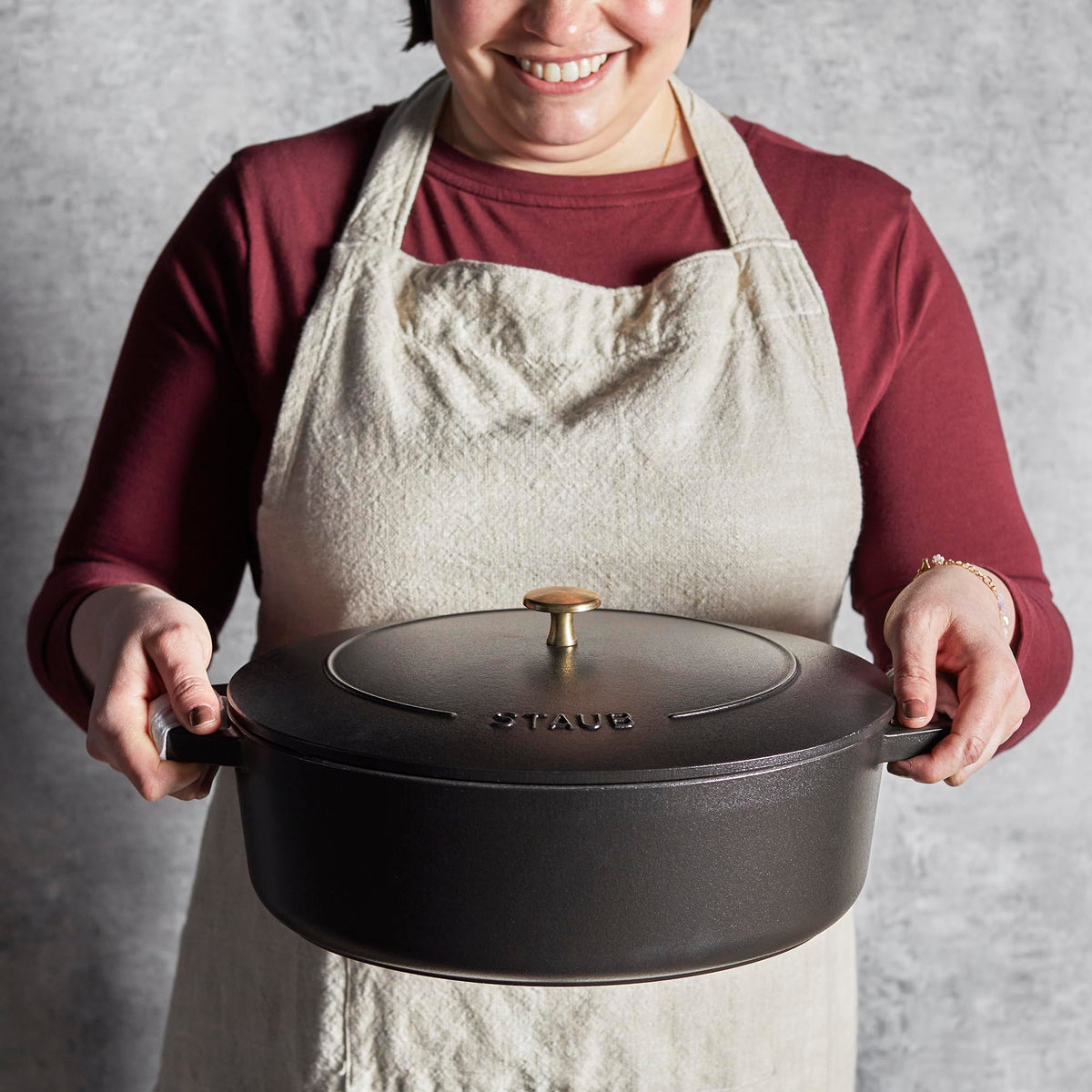 Cast Iron 6.25-qt Wide Oval Dutch Oven by STAUB – 6.25-qt, 6.25 quarts, Cast Iron, Black, Model 16403123