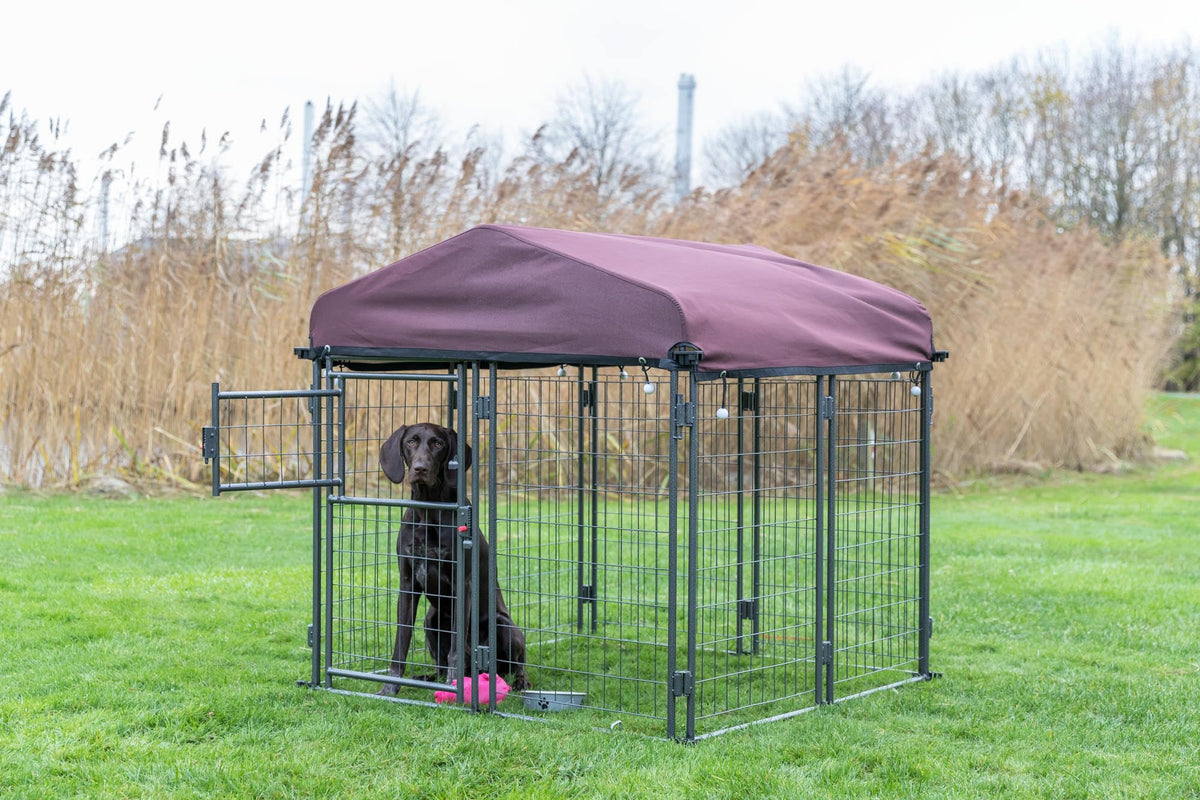 Deluxe Outdoor Dog Kennel with Cover by TRIXIE – 4 x 4 x 4.5 ft, Alloy Steel, Black/Burgundy, Model 39211