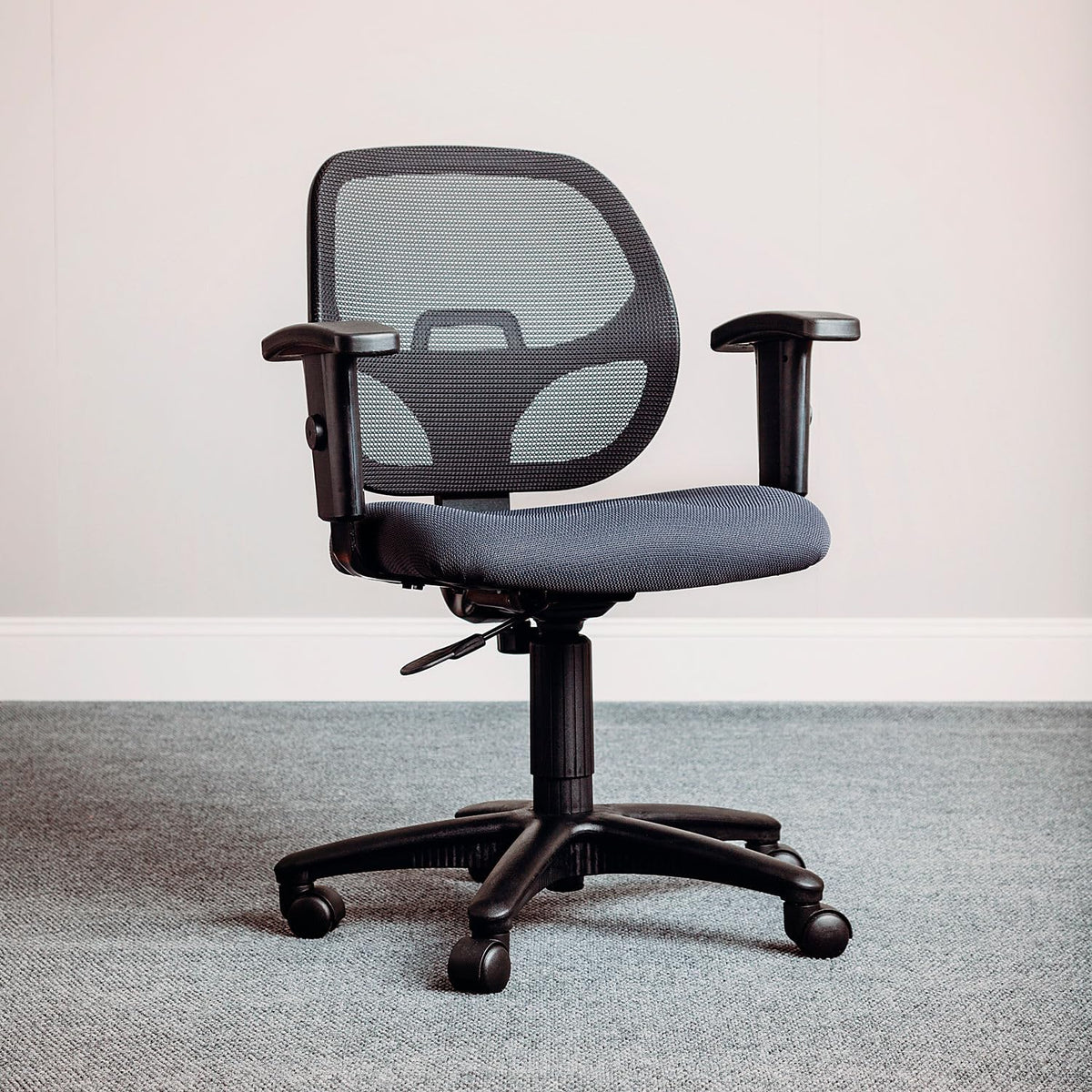 Global Industrial Grey / Industrial / 1 Managerial & Executive Chairs