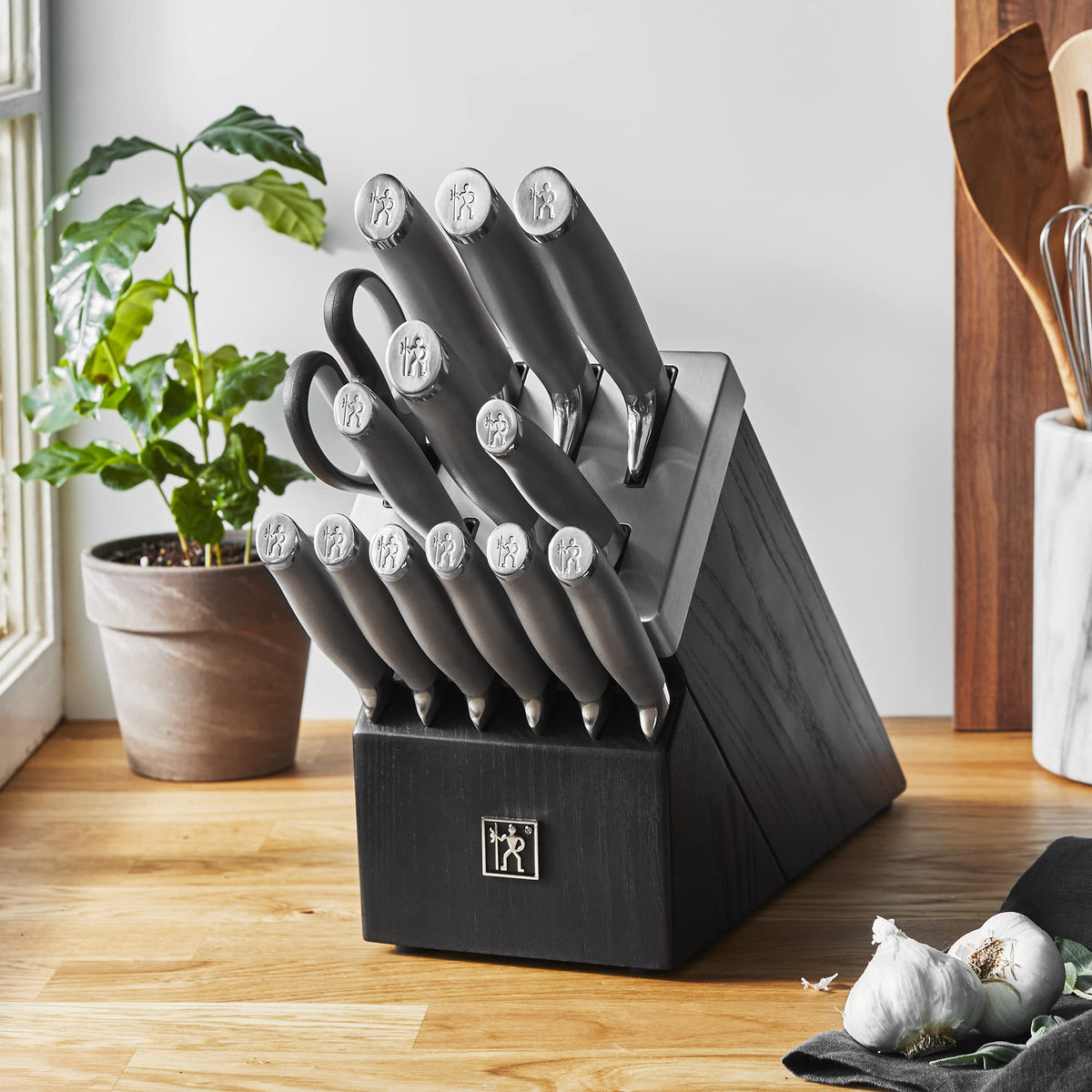 Modernist 14-pc Self-Sharpening Knife Block Set - Black by HENCKELS – 14-pc, Stainless Steel, Black, Model 1020149