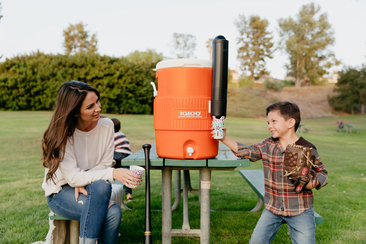Igloo Orange / 10 Gallon | 13.7" (L) x 13.7" (W) x 20.3" (H) / Vintage Iced Beverage Dispensers