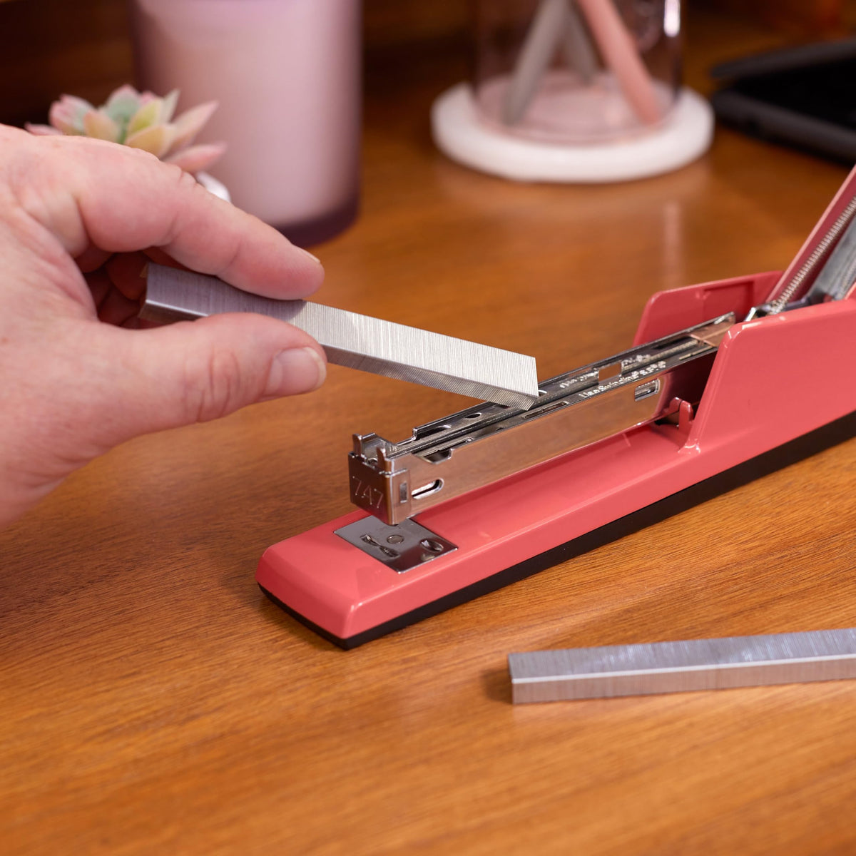 Swingline Rose Clay / 1 Count (Pack of 1) / Classic Desktop Staplers