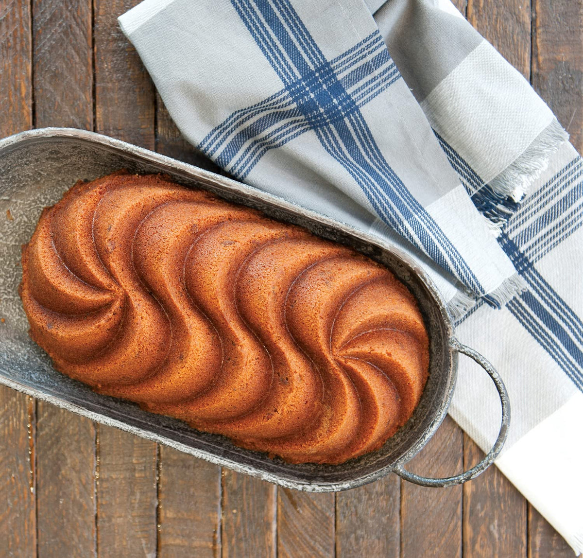 Heritage Loaf by Nordic Ware – 6 Cup, 1.5 liters, Aluminum, Graphite, Model 90377