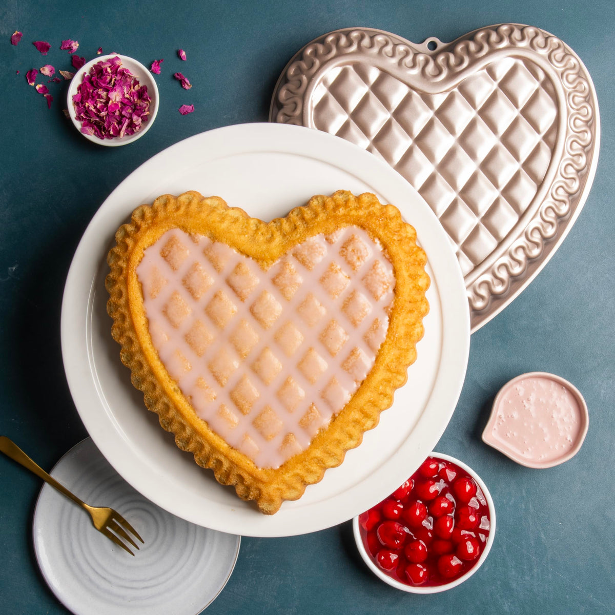 Formed Quilted Heart Pan by Nordic Ware – 9 Cup, 9.0 cups, Aluminum, Golden Hour, Model 31822