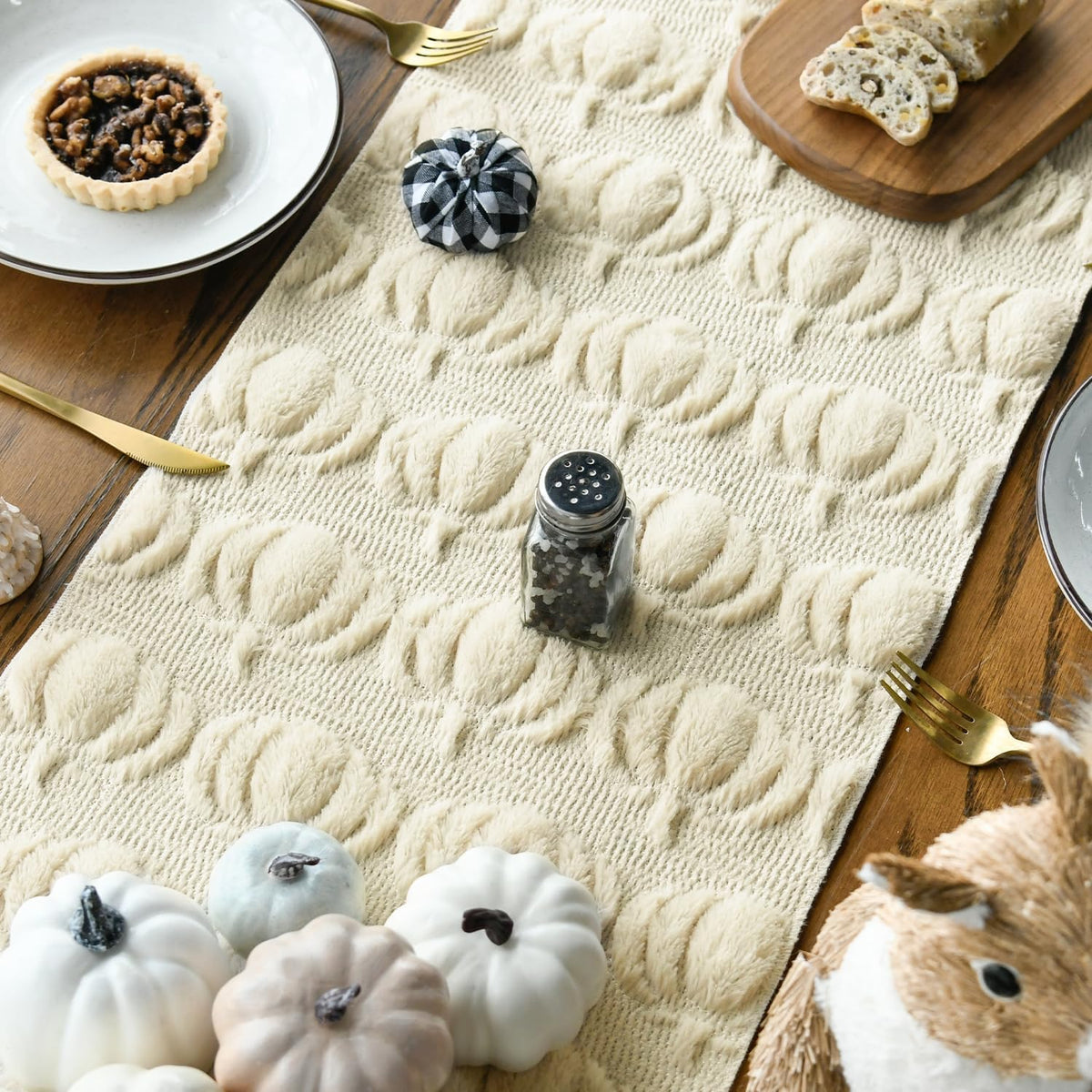 Artoid Mode Faux Fur Pumpkin Table Runner, 13 x 72 Inch, Beige