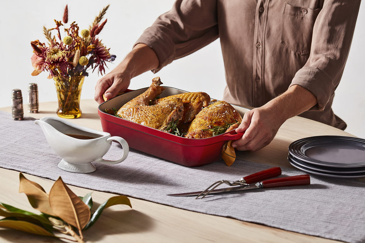 Le Creuset Stoneware Gravy Boat, 15.6 Ounces, Artichaut