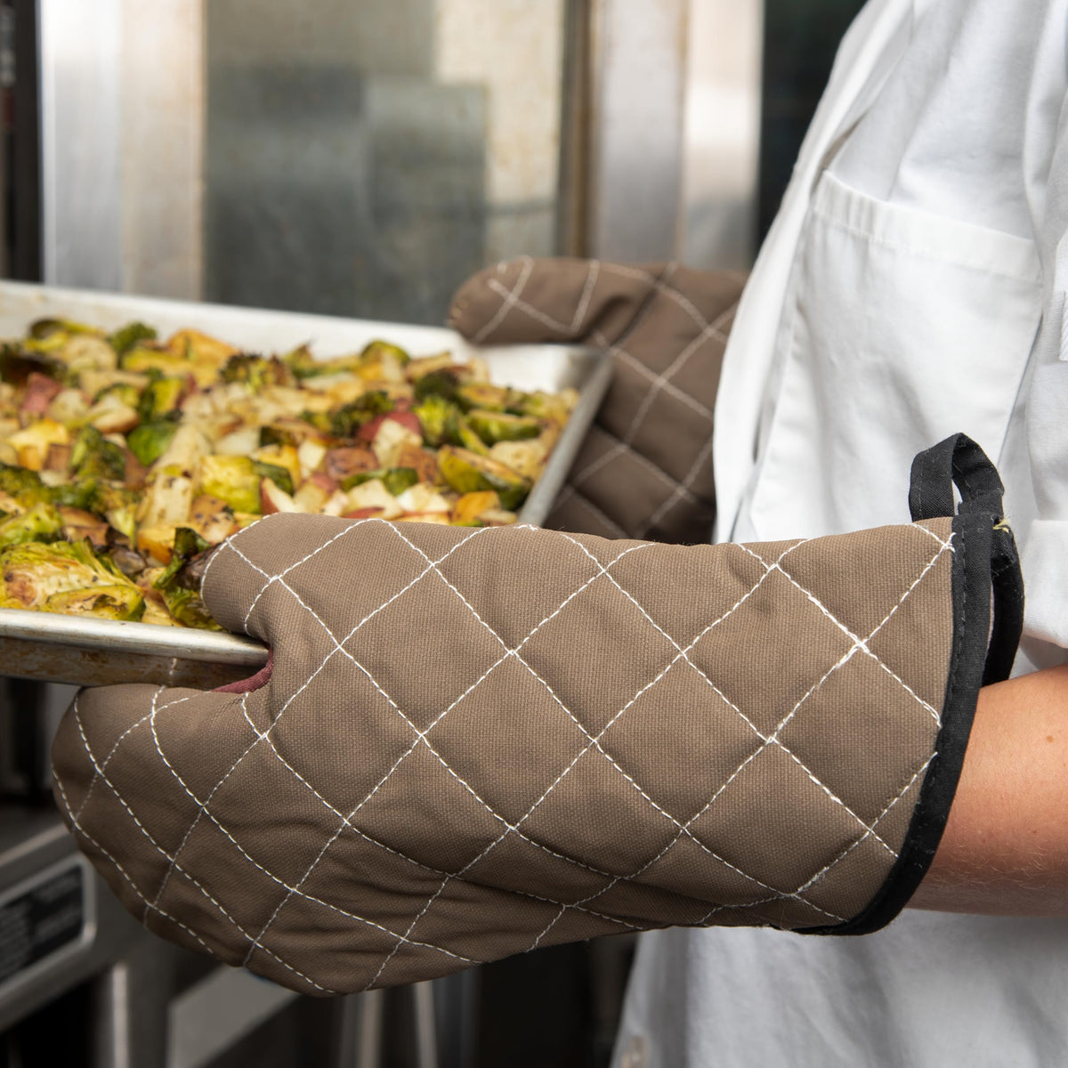 Carlisle FoodService Products Tan / 13" (Pack of 1) / 1 Oven Mitts