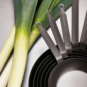 Frying Pan 28 cm Black by PADERNO – Durchmesser: 28 cm, 28 liters, Cast Iron, Black, Model 11716-28