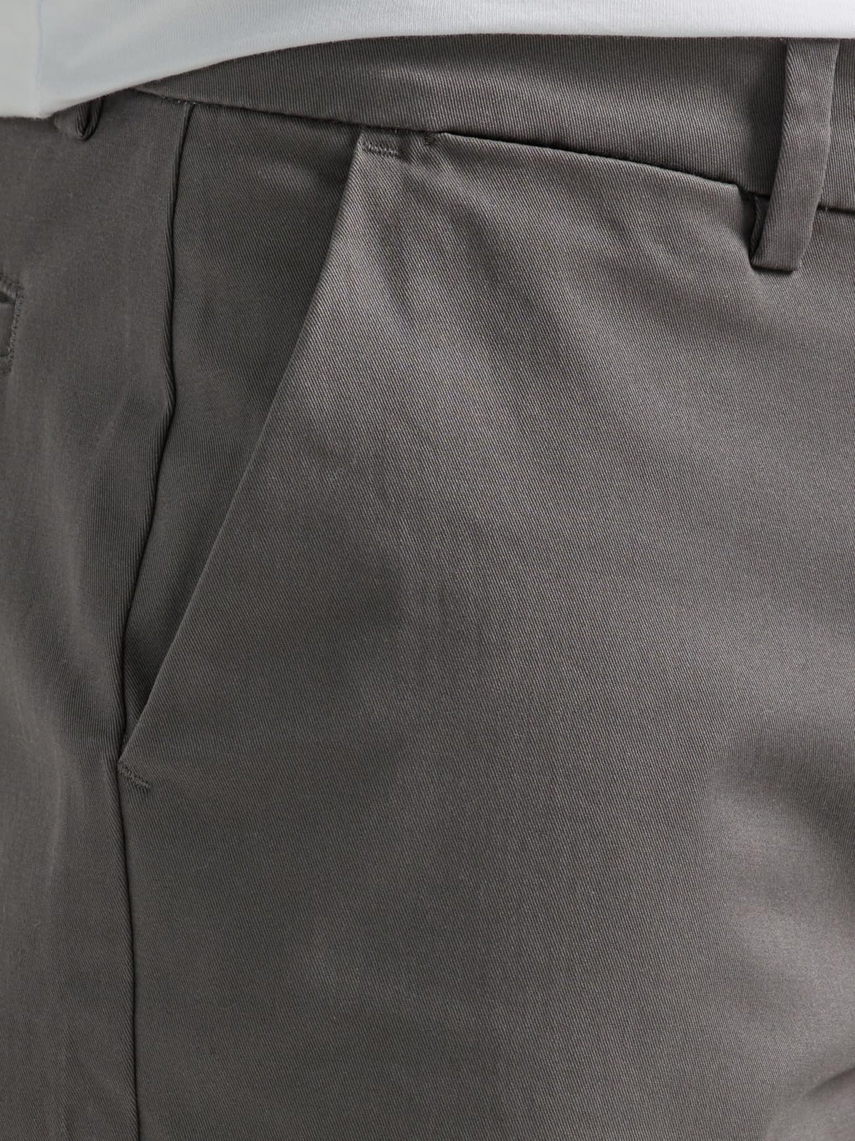 Men's Flat Front Relaxed Straight Pant by Lee – Cotton Blend, Charcoal, Model 112339655