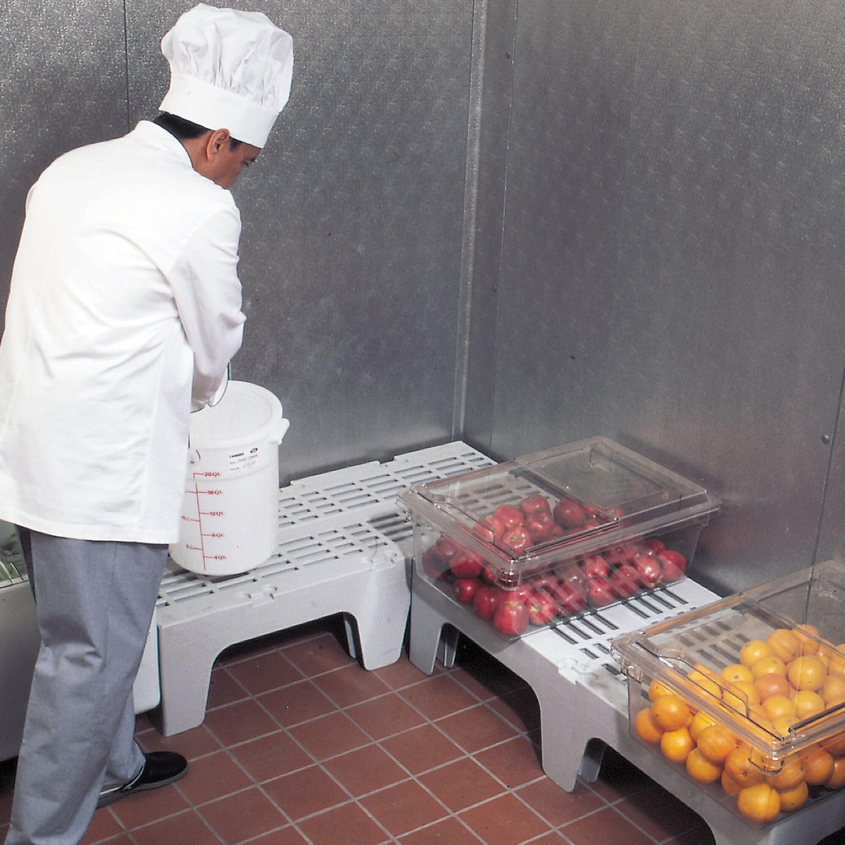 680 Kg Dunnage Rack Slotted Top Gray by Cambro – 1500 Lb, Plastic, Speckled Gray, Model DRS300480