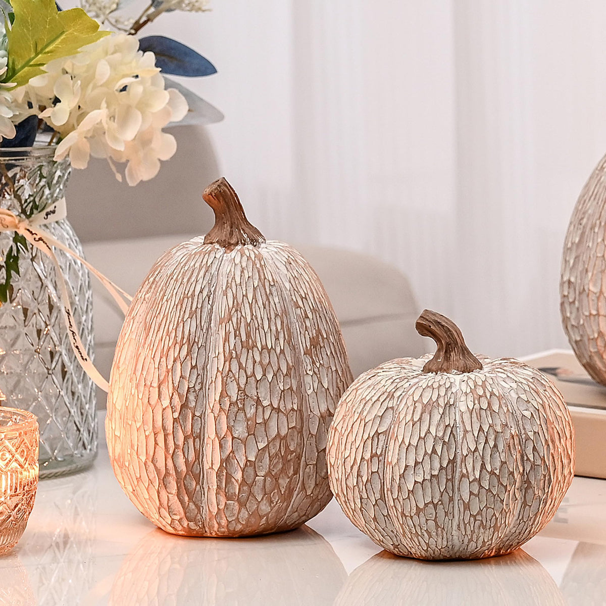AOMOONOA Resin Pumpkin Set, Brown and White, Set of 2