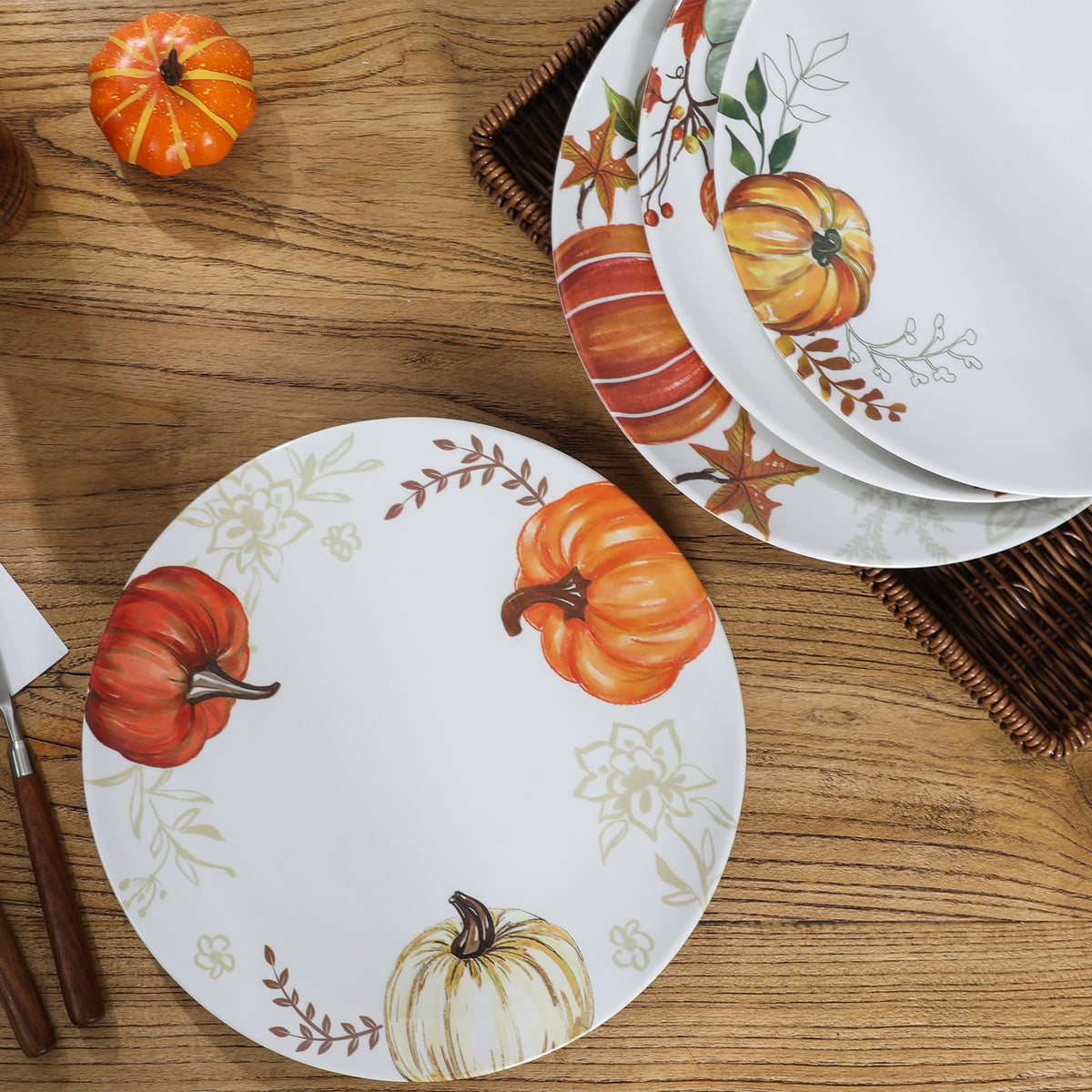 Webbylee Melamine Dinner Plates, 10 Inch Set of 4, Pumpkin Design